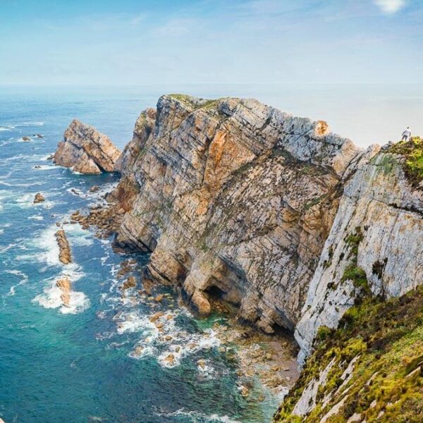 Acantilados del Cabo Peñas, junto a la Casa de Aldea La Fontica